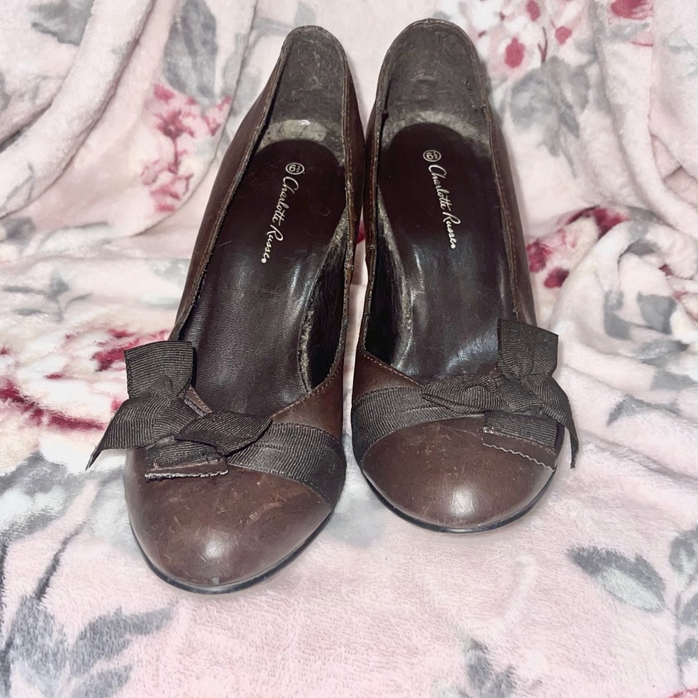 Brown heels with bow
